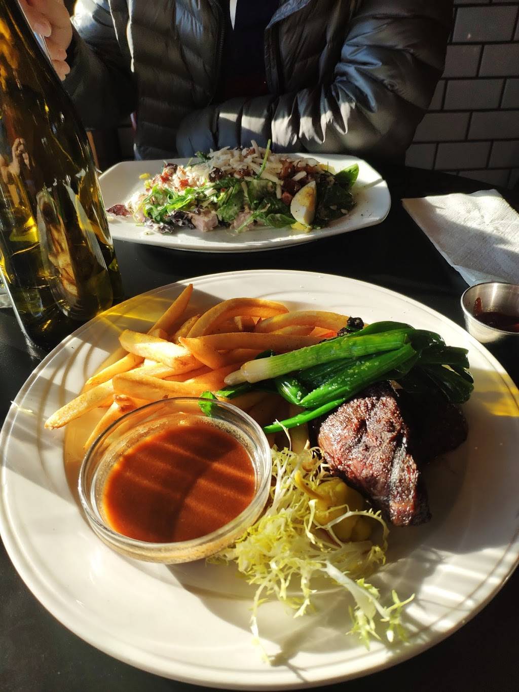 The Newbergundian Bistro | restaurant | 203 Villa Rd, Newberg, OR 97132, USA | 9718328687 OR +1 971-832-8687