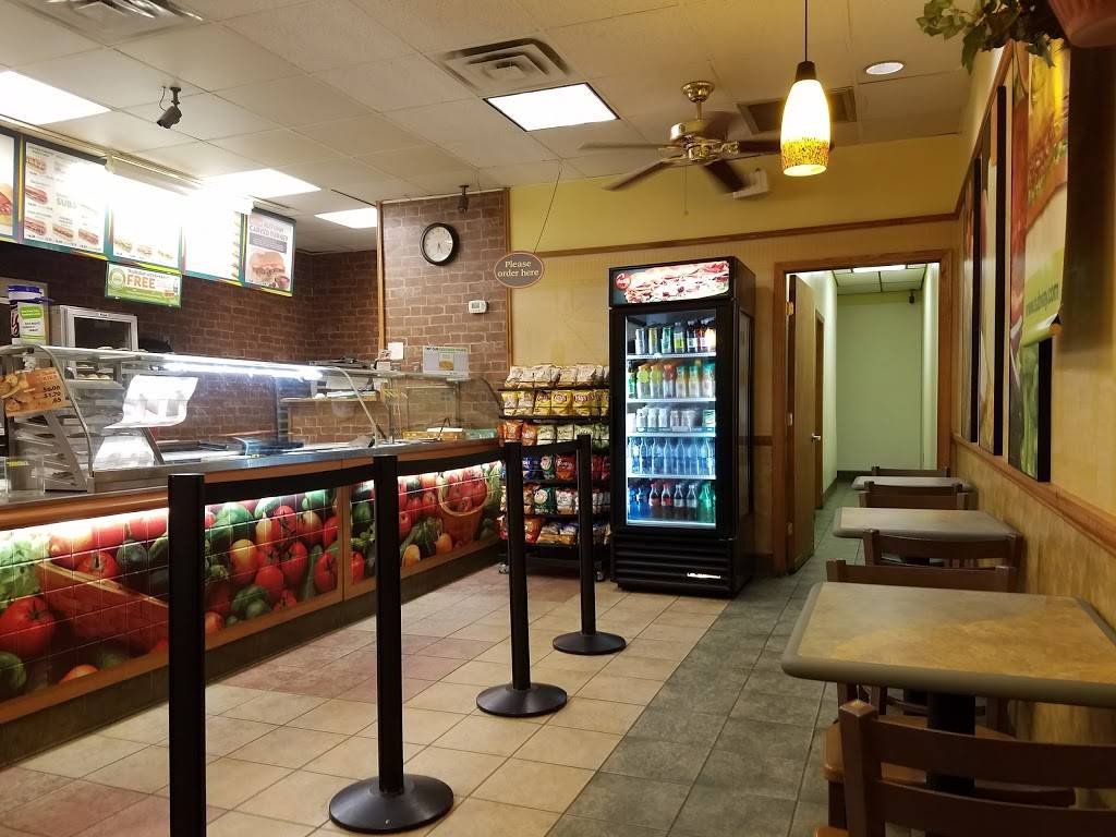 Subway Restaurants | restaurant | 38433 Grand River Ave, Farmington Hills, MI 48335, USA | 2484789777 OR +1 248-478-9777