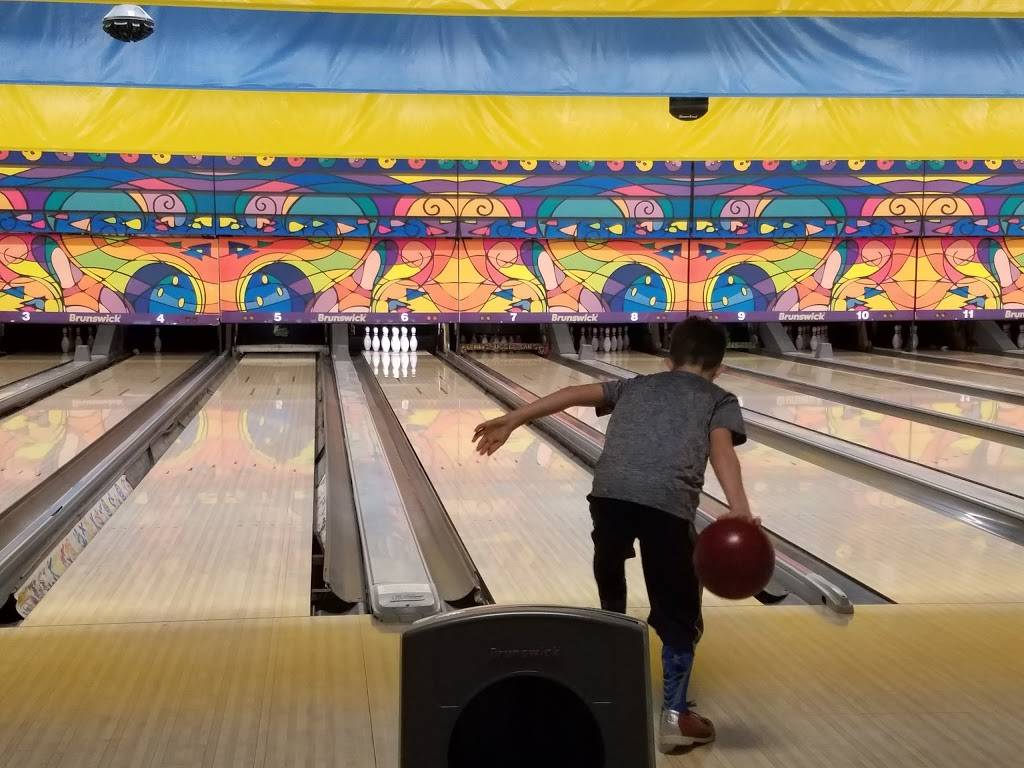 Spare Time Sports Bar & Griile | restaurant | 137 Maple Carriage Dr, Lewisburg, WV 24901, USA | 3046473155 OR +1 304-647-3155