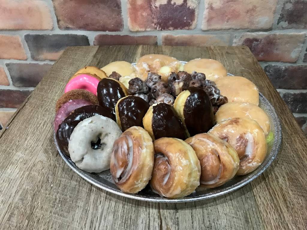 Cajun Market Donut Company | bakery | 1812 W Pinhook Rd, Lafayette, LA 70508, USA | 3375044242 OR +1 337-504-4242