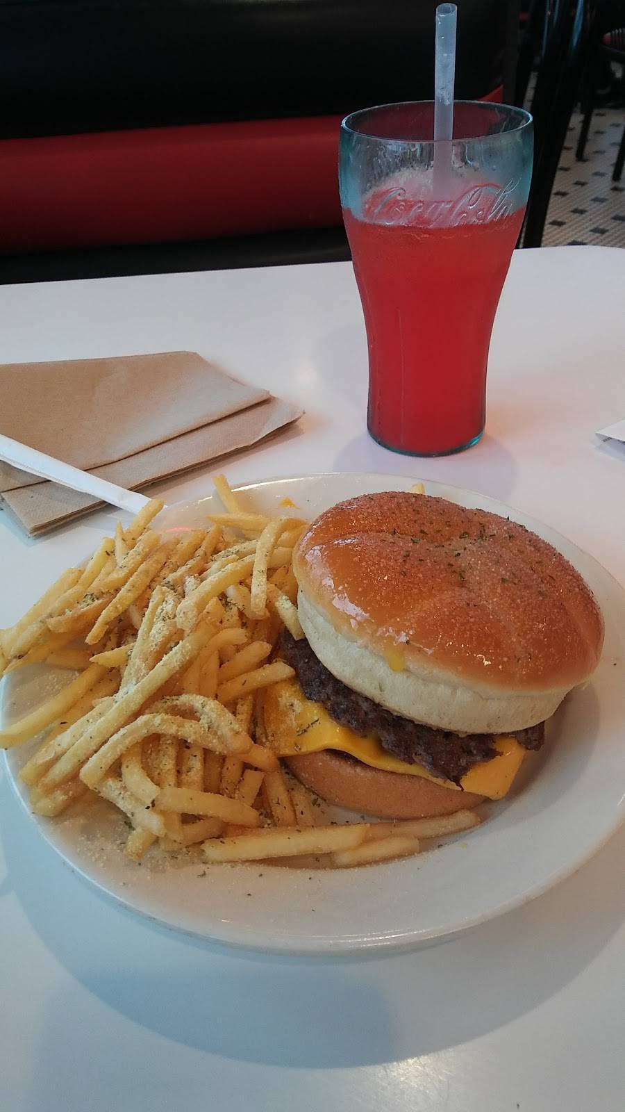 Steak n Shake | restaurant | 2717 S Hurstbourne Pkwy, Louisville, KY 40220, USA | 5024913397 OR +1 502-491-3397