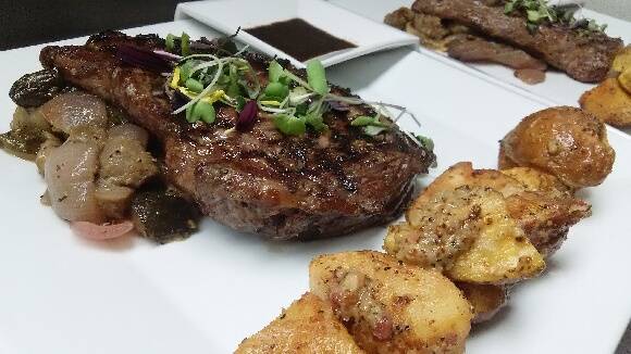 Black River Tavern & Valley of the Eagles Event Center | restaurant | 1100 Gulf Rd, Elyria, OH 44035, USA | 4403651411 OR +1 440-365-1411