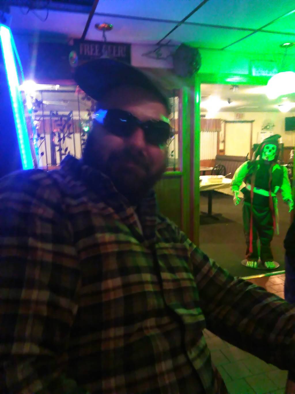 Four Corners Restaurant & Pub | restaurant | 142 Old Turnpike Rd, Thompson, CT 06277, USA | 8609355771 OR +1 860-935-5771