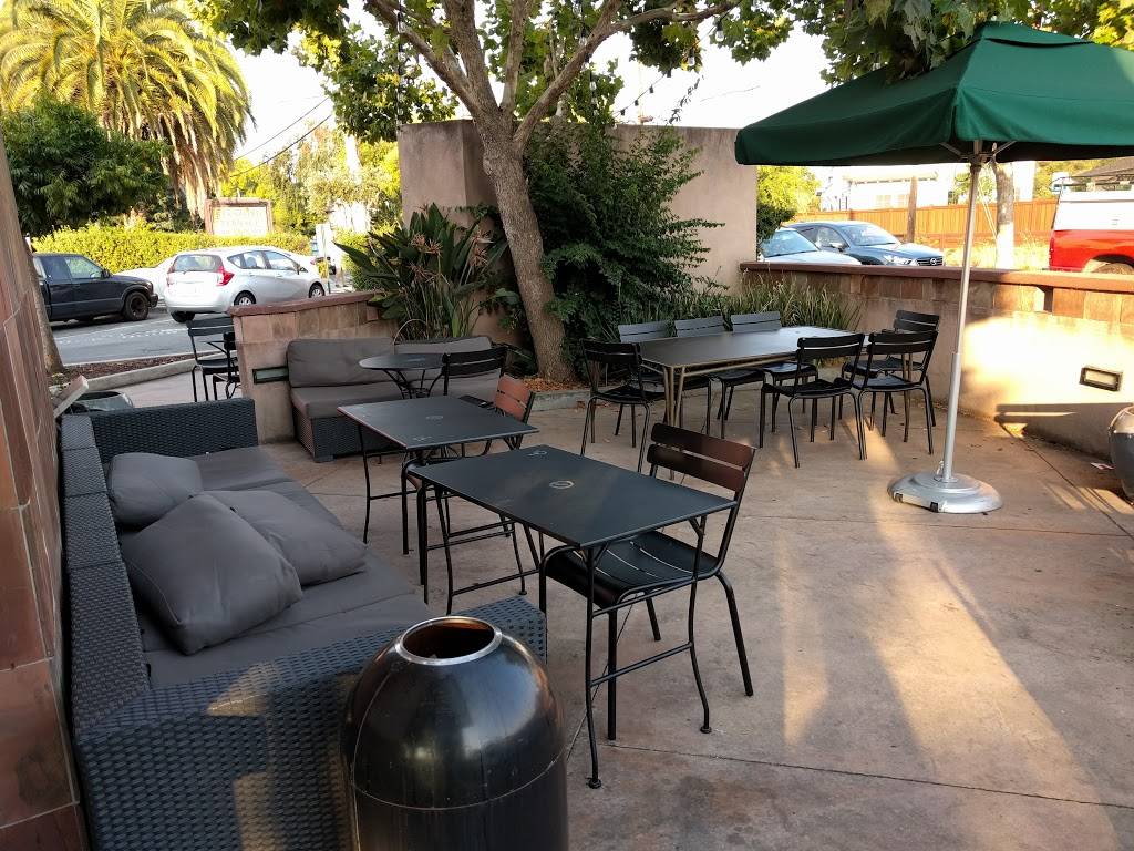 Starbucks | cafe | 2000 El Camino Real, Palo Alto, CA 94306, USA | 6503208125 OR +1 650-320-8125