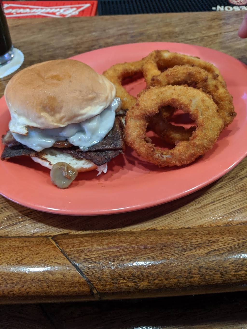 Leftis Neighborhood Bar & Grill | restaurant | 2001 2nd Ave N, Fort Dodge, IA 50501, USA | 5155765338 OR +1 515-576-5338