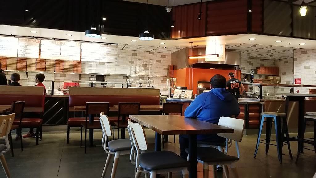 Blaze Pizza | meal takeaway | 1840 Herndon Ave, Clovis, CA 93611, USA | 5592422374 OR +1 559-242-2374