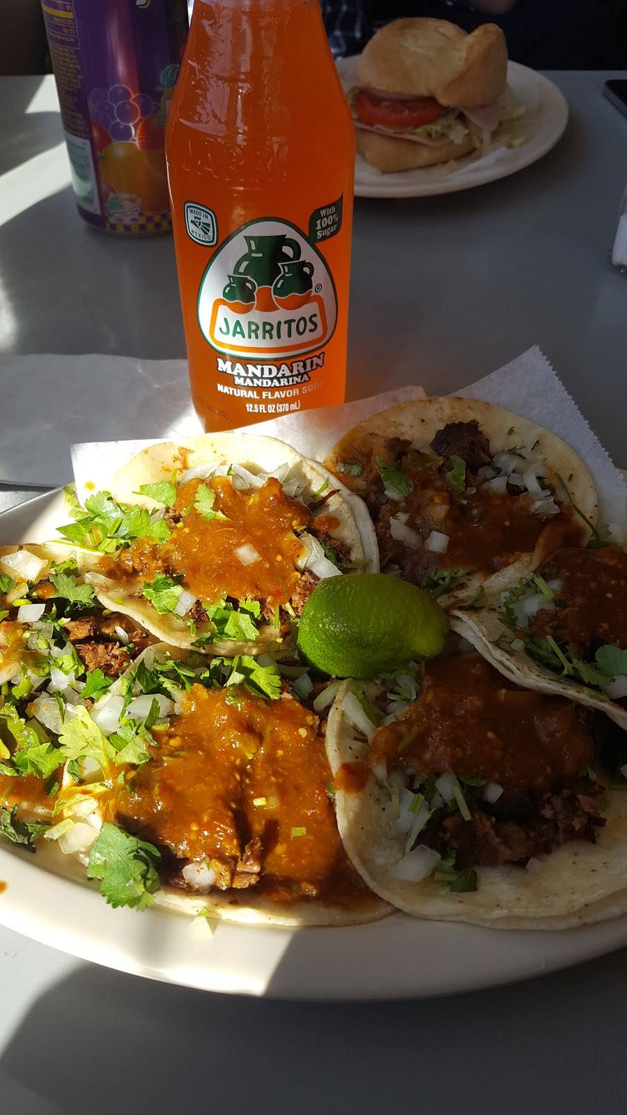 Taqueria El Chavinda | restaurant | 309 Williams Rd, Salinas, CA 93905, USA | 8317513727 OR +1 831-751-3727