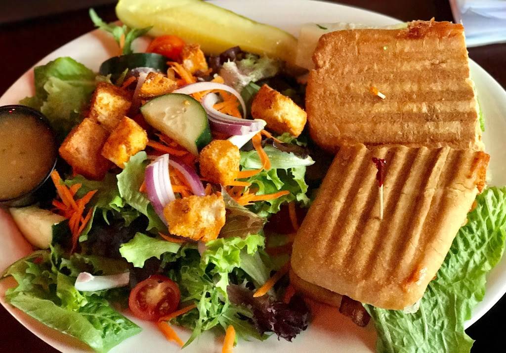 Vines On Clark | restaurant | 3554 N Clark St, Chicago, IL 60657, USA | 7733278572 OR +1 773-327-8572