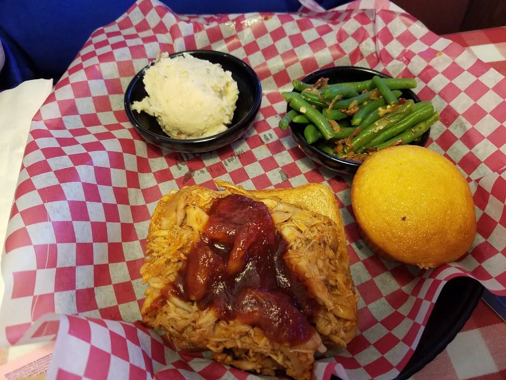 Famous Daves Bar-B-Que | restaurant | 7411 North Grand Prairie Drive, Peoria, IL 61615, USA | 3096917427 OR +1 309-691-7427