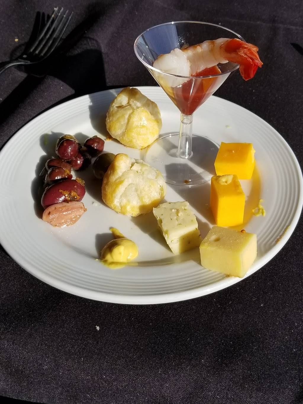 The Sky Room | restaurant | 40 S Locust Ave, Long Beach, CA 90802, USA | 5629832703 OR +1 562-983-2703