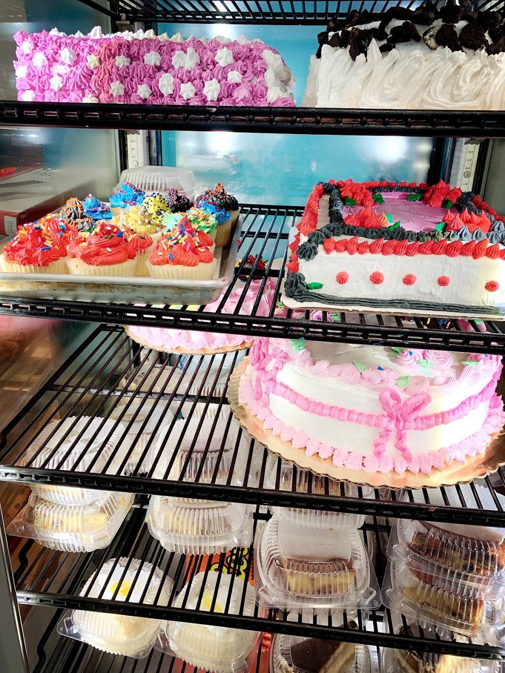 Recinos Café | restaurant | 85 Broadway, Somerville, MA 02145, USA | 6177641375 OR +1 617-764-1375