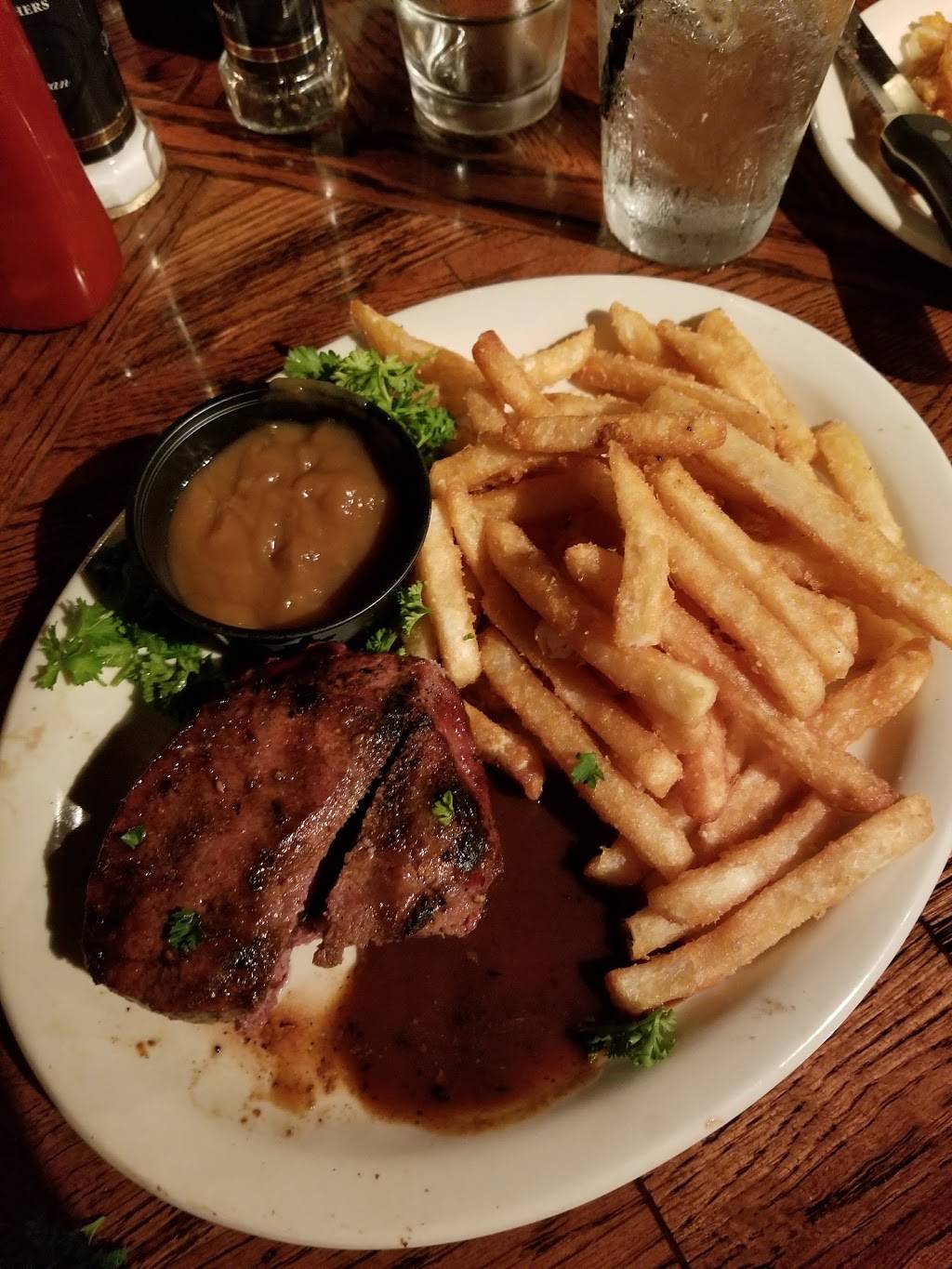 J. Henrys Restaurant | restaurant | 110 W College St, Griffin, GA 30224, USA | 6786881769 OR +1 678-688-1769