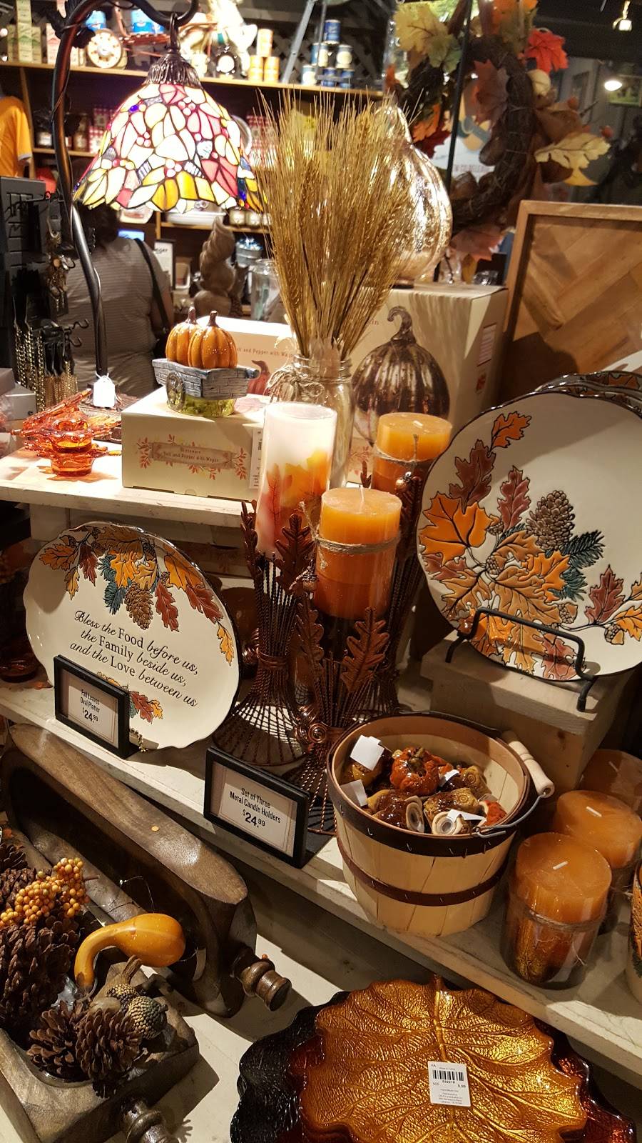 Cracker Barrel Old Country Store | restaurant | 2692 Boones Creek Rd, Johnson City, TN 37615, USA | 4232828113 OR +1 423-282-8113