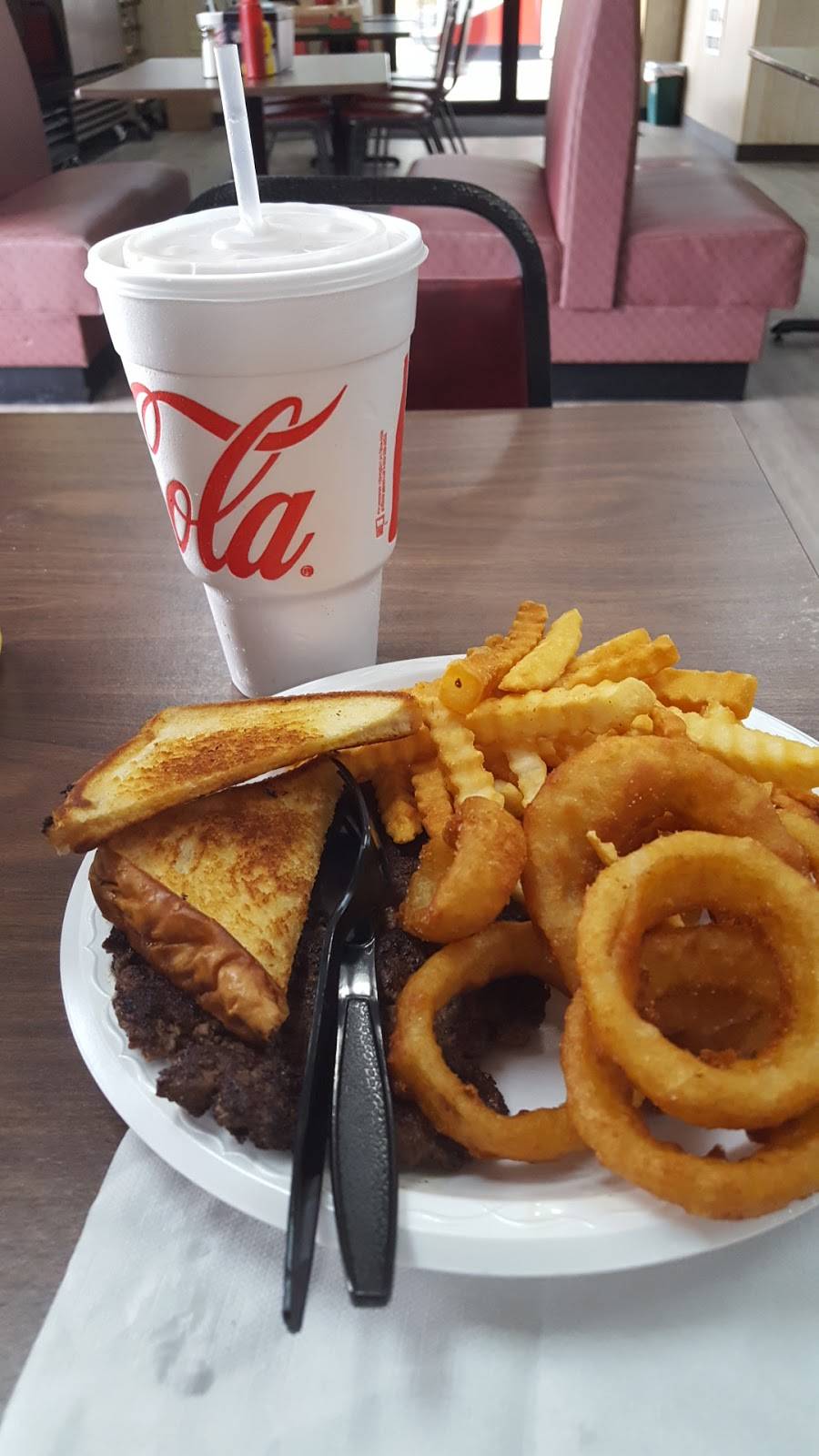 Mobleys Sandwich Shop | meal takeaway | 418 Gordon St, Blackshear, GA 31516, USA | 9124491003 OR +1 912-449-1003