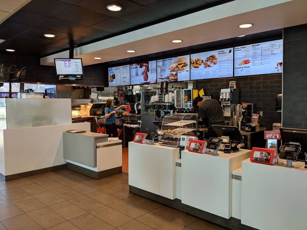 McDonalds | cafe | 3250 S 6th St, Springfield, IL 62703, USA | 2175293320 OR +1 217-529-3320