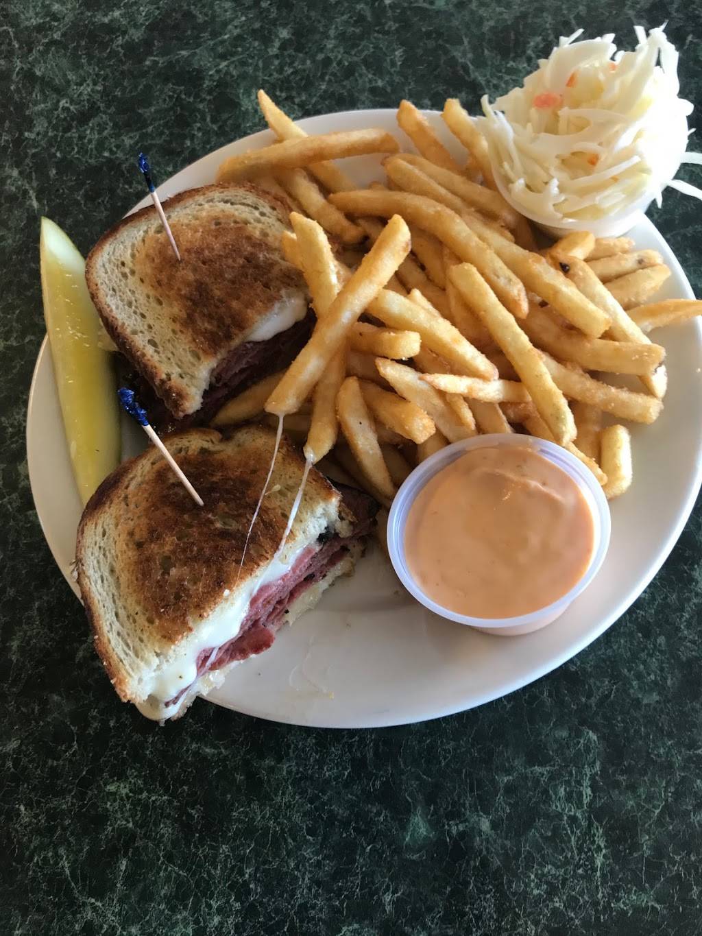 Aurora Diner | restaurant | 2 E Aurora St, Waterbury, CT 06708, USA | 2037532100 OR +1 203-753-2100