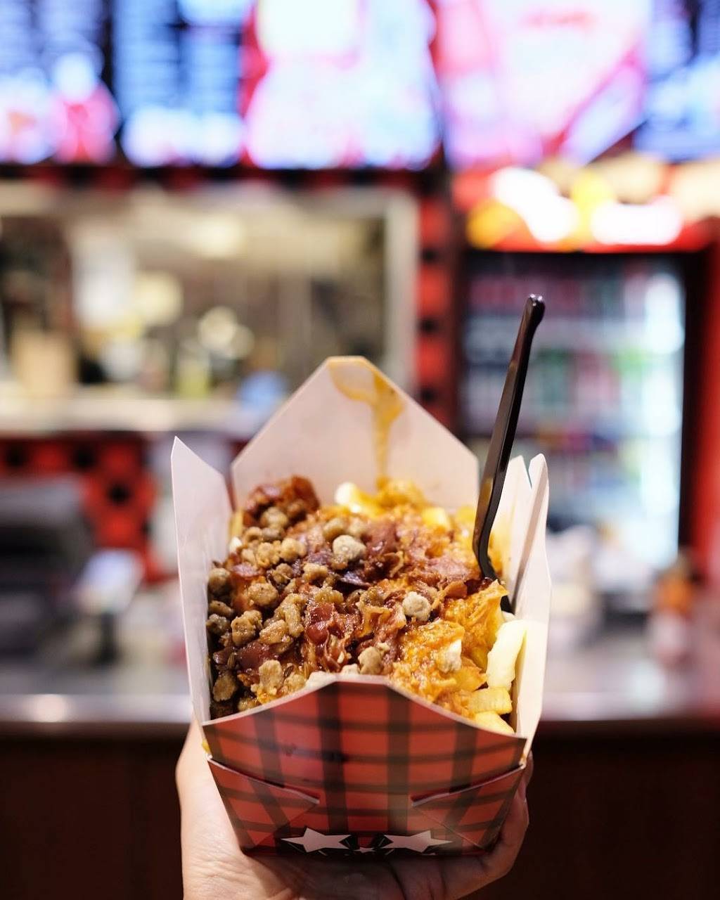 Smokes Poutinerie | restaurant | 4032 Confederation Pkwy, Mississauga, ON L5B 0G4, Canada | 9052322873 OR +1 905-232-2873