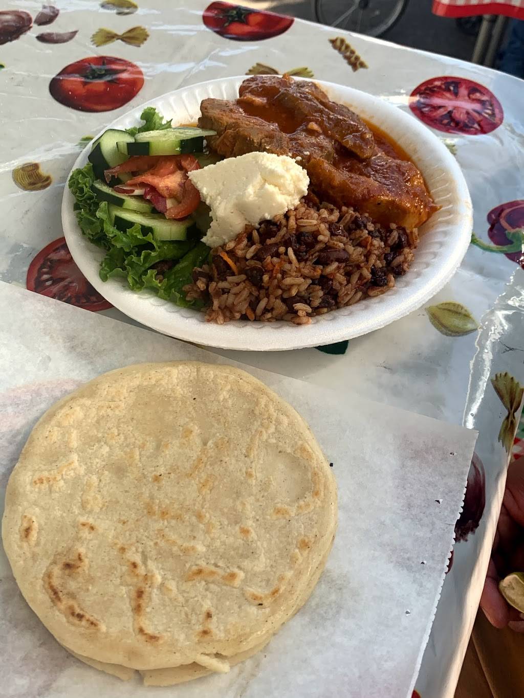 Rhina’s pupusas | restaurant | 1842 Arlington Ave, Los Angeles, CA 90019, USA | 3235347710 OR +1 323-534-7710