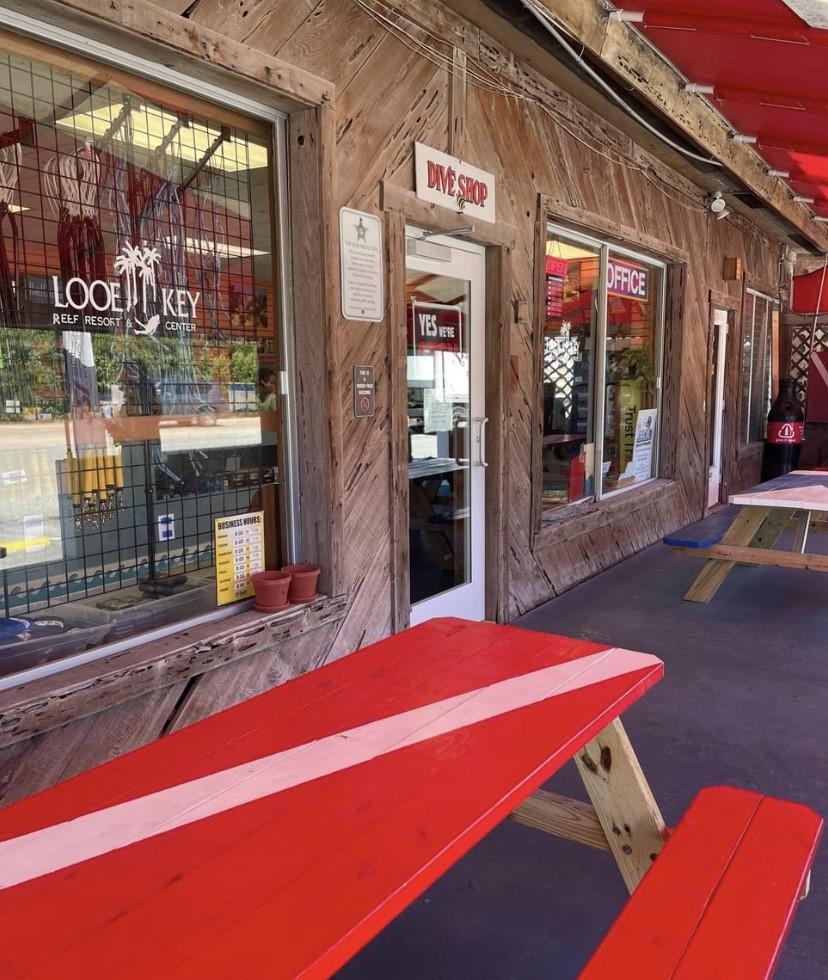 Looe Key Reef Resort & Dive Center | restaurant | 27340 Overseas Hwy, Ramrod Key, FL 33042, USA | 3058722215 OR +1 305-872-2215