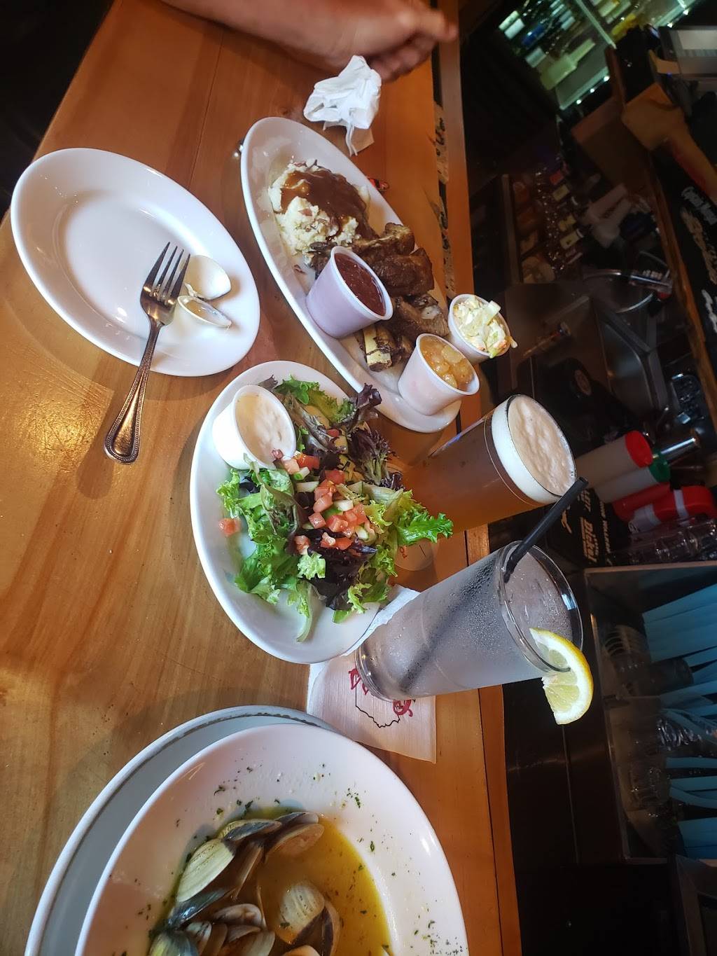 Slippery Salmon Bar & Grill | restaurant | 115 E 3rd Ave, Anchorage, AK 99501, USA | 9073348410 OR +1 907-334-8410