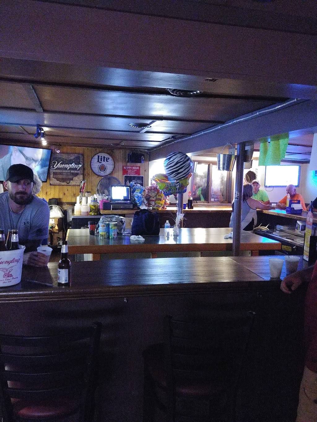 Muddy Boot Bar And Grill | restaurant | 2290 Old River Rd, Zanesville, OH 43701, USA | 7402977662 OR +1 740-297-7662