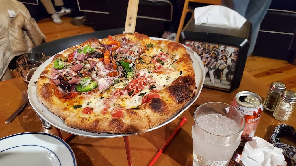 SQZBX Brewery & Pizza | meal takeaway | 236 Ouachita Ave, Hot Springs, AR 71901, USA | 5016090609 OR +1 501-609-0609