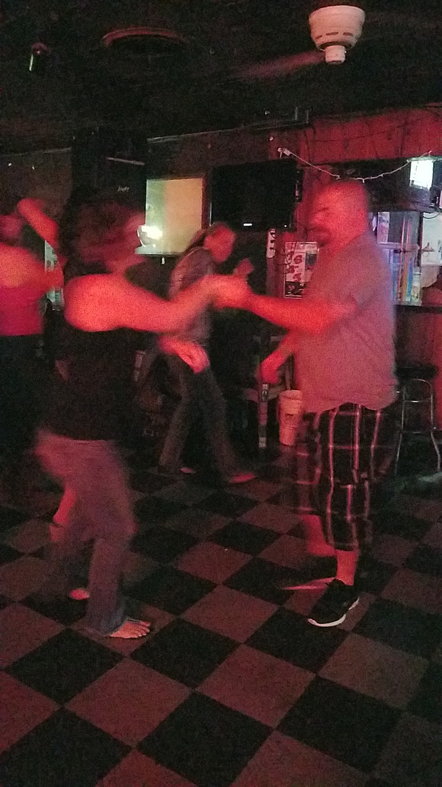 Whiskey River Cafe & Lounge | restaurant | 6463 Table Rock Rd #3304, Central Point, OR 97502, USA | 5418266000 OR +1 541-826-6000