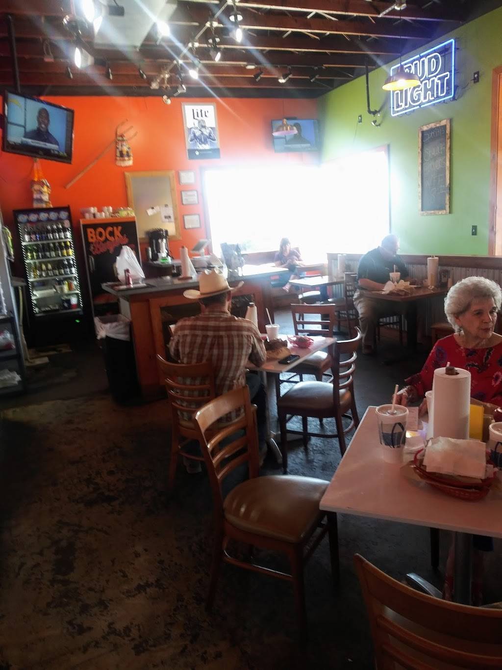 Best Burger Barn | restaurant | 407 US-82, Gainesville, TX 76240, USA | 9406654408 OR +1 940-665-4408