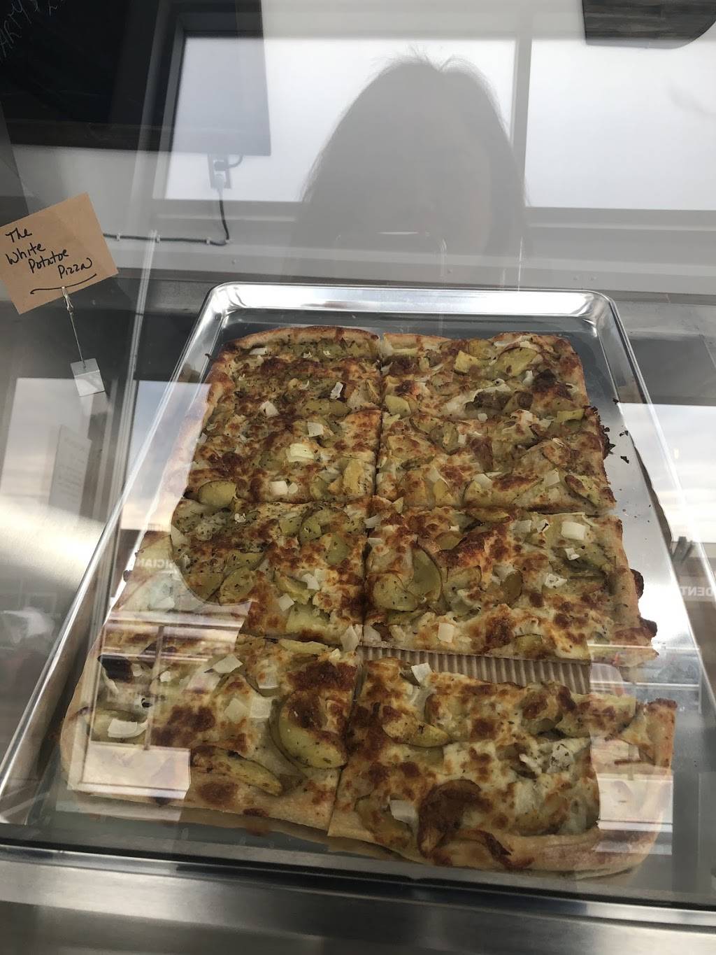 Airport Pizza Tottenham | restaurant | 6670 3rd Line Unit D, Tottenham, ON L0G 1W0, Canada | 9059363600 OR +1 905-936-3600