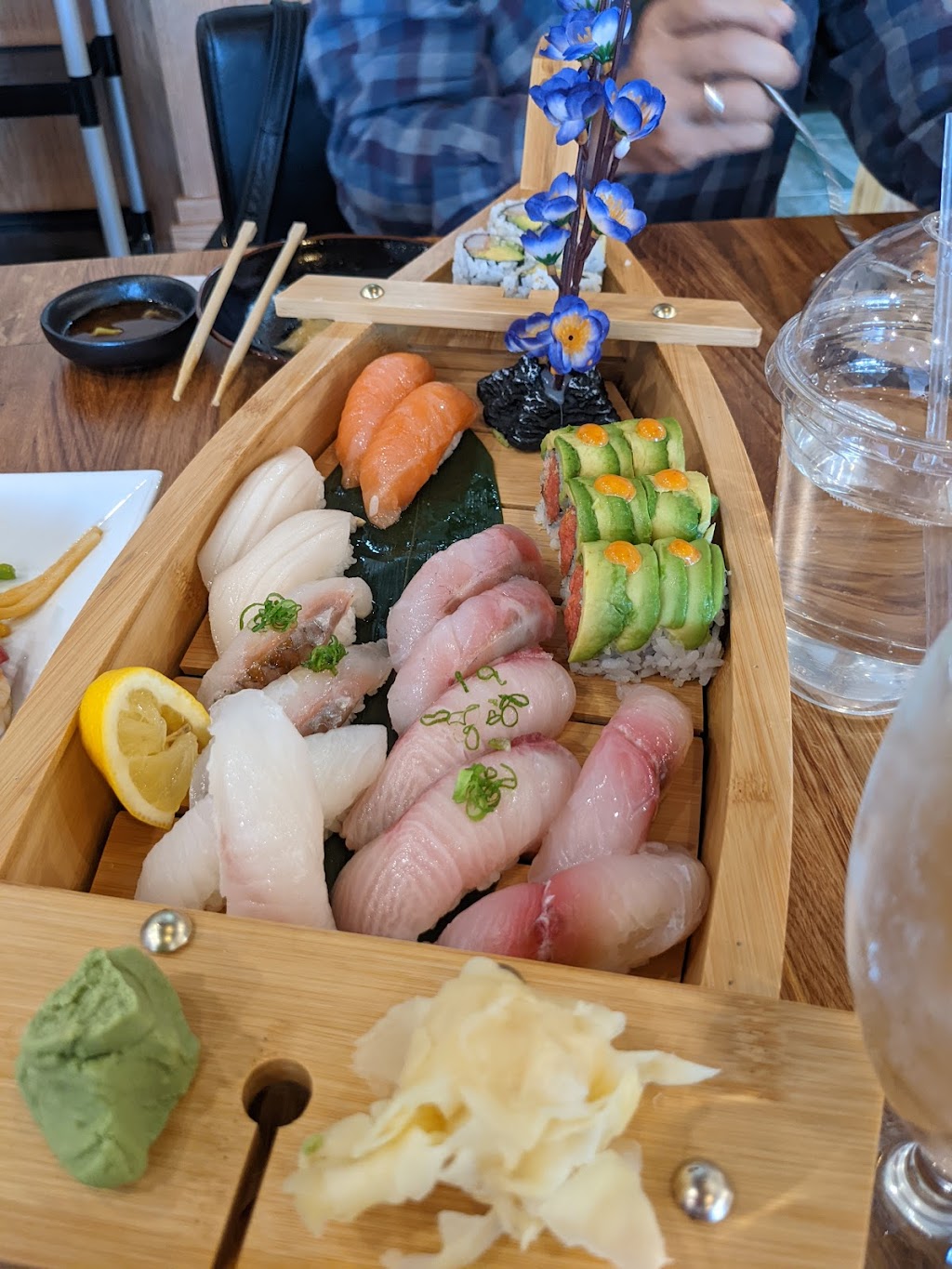 Matsu Sushi | restaurant | 231 Dryden Rd, Dresher, PA 19025, USA | 2153665539 OR +1 215-366-5539