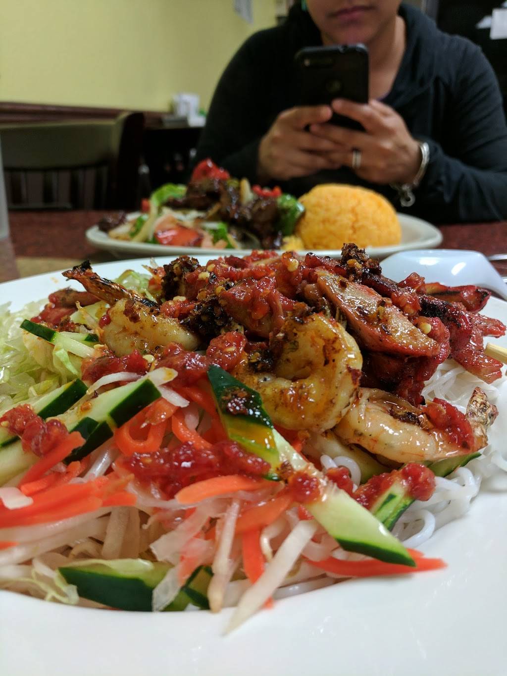 iPho | restaurant | 1072 S Brookhurst Rd, Fullerton, CA 92833, USA | 7145254444 OR +1 714-525-4444