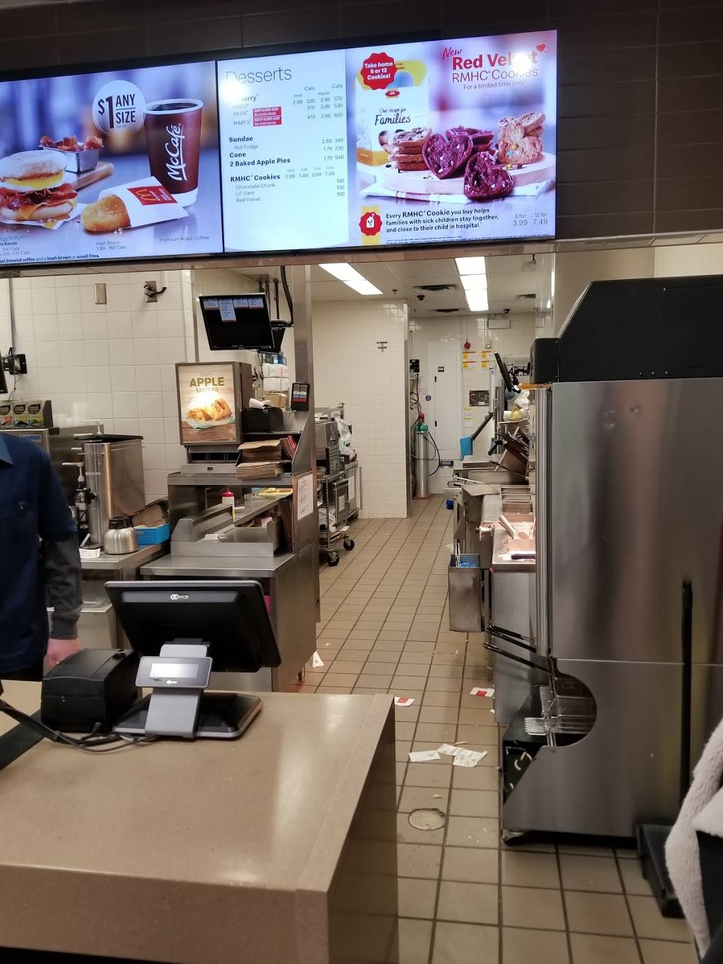 McDonalds | cafe | 17940 Yonge St, Newmarket, ON L3Y 8S4, Canada | 9058950845 OR +1 905-895-0845