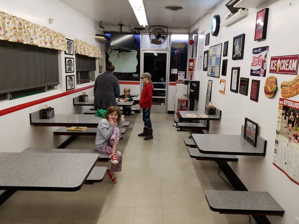 Sno-White Drive In | restaurant | 3442 Atchison St, Riverbank, CA 95367, USA | 2098696833 OR +1 209-869-6833