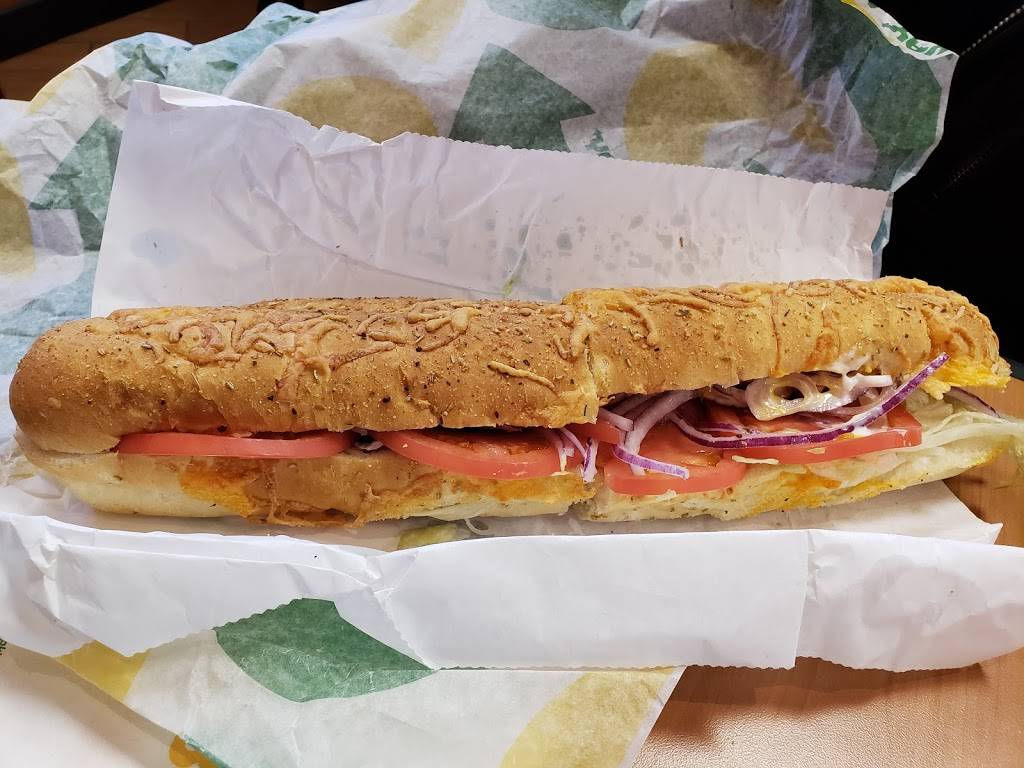 Subway | restaurant | 801 S Riverside Dr, Iowa City, IA 52246, USA | 3193513169 OR +1 319-351-3169
