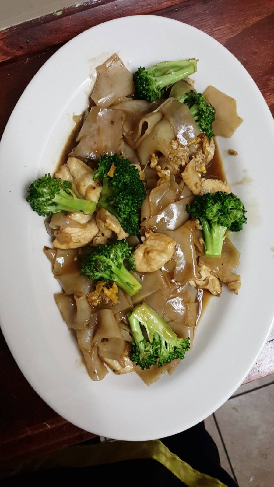 Bua | restaurant | 703 Sabattus St, Lewiston, ME 04240, USA | 2073764810 OR +1 207-376-4810