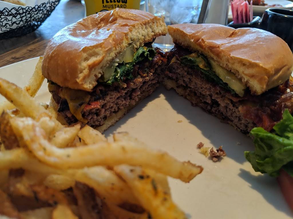 Upstairs Restaurant | restaurant | 4500 Mahoning Ave, Youngstown, OH 44515, USA | 3307935577 OR +1 330-793-5577