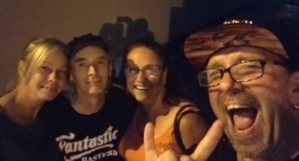 Maple Leaf Tavern | restaurant | 5831 Ferry St, Niagara Falls, ON L2G 1S8, Canada | 9053586764 OR +1 905-358-6764