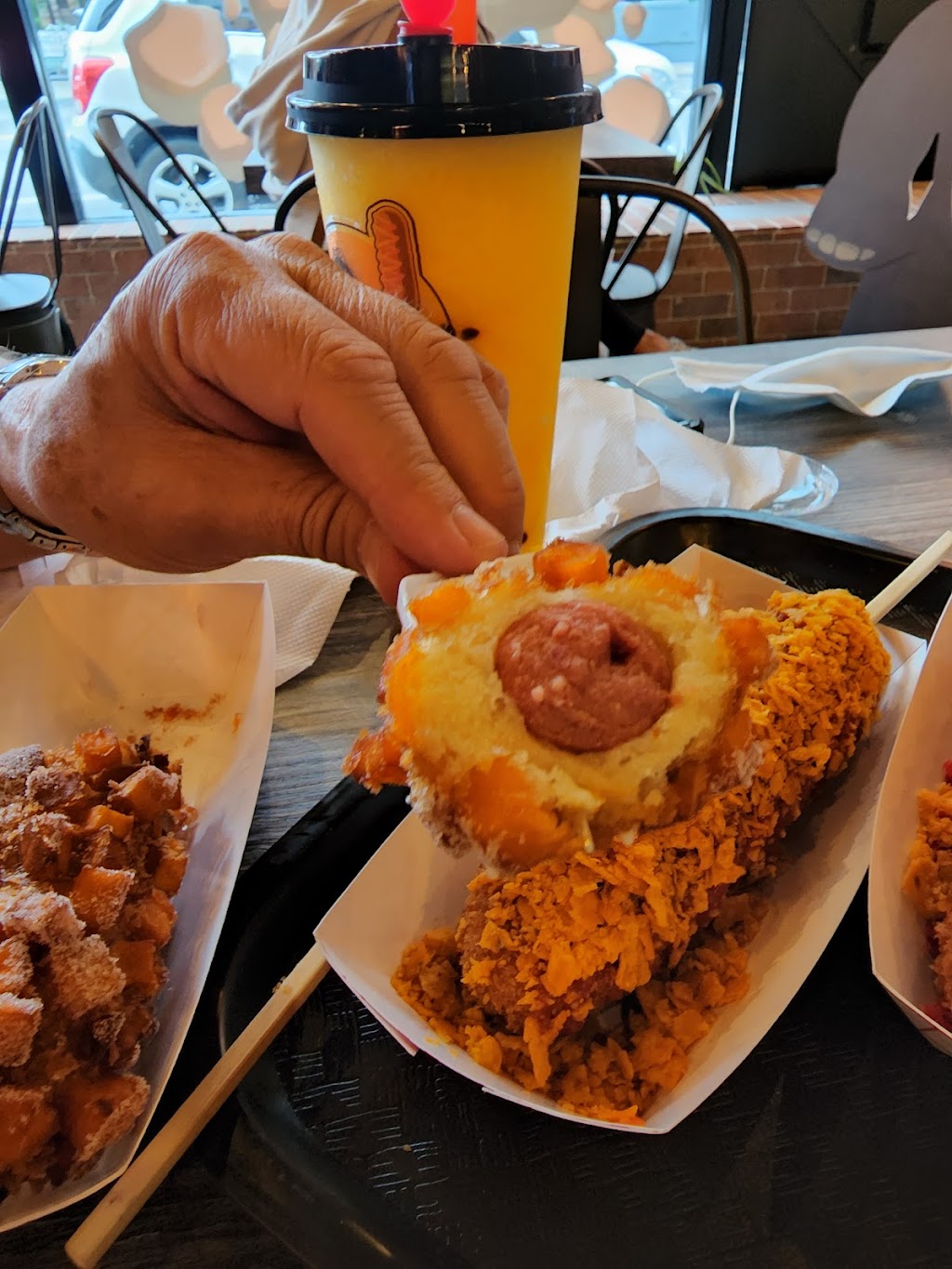 Kong Dog | restaurant | 2411 N Clark St, Chicago, IL 60614, USA | 7737709161 OR +1 773-770-9161