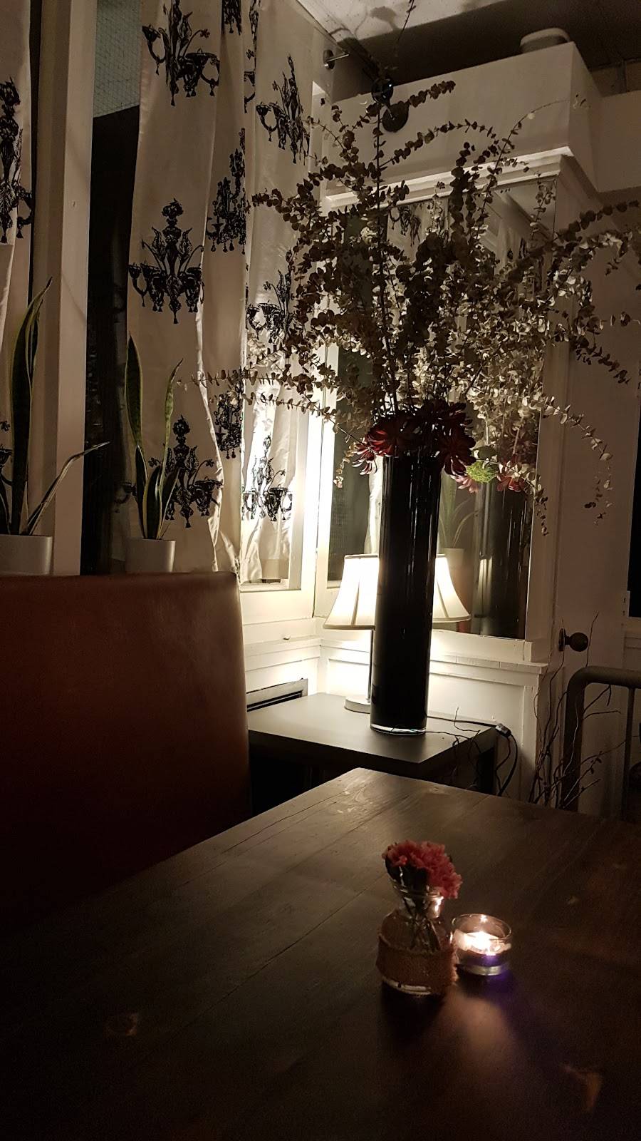 Jules Bistro | restaurant | 1290 Queen St E, Toronto, ON M4L 1C4, Canada | 4164635853 OR +1 416-463-5853