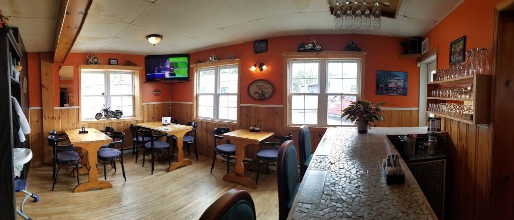 Resto La Barque | restaurant | 109 Rue Principale, Fassett, QC J0V 1H0, Canada | 8194235541 OR +1 819-423-5541