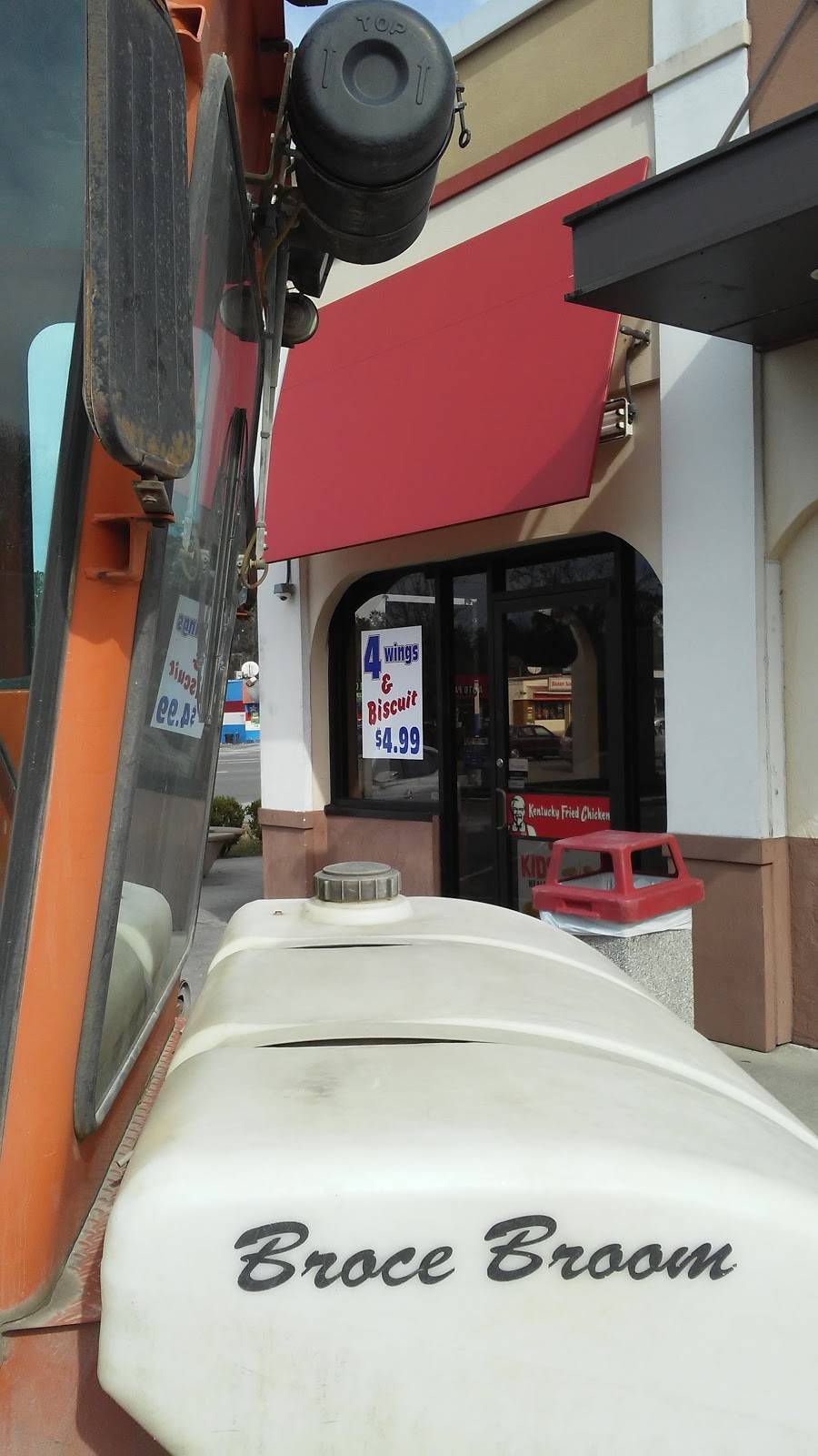 KFC | restaurant | 1231 E University Ave, Gainesville, FL 32641, USA | 3523722984 OR +1 352-372-2984