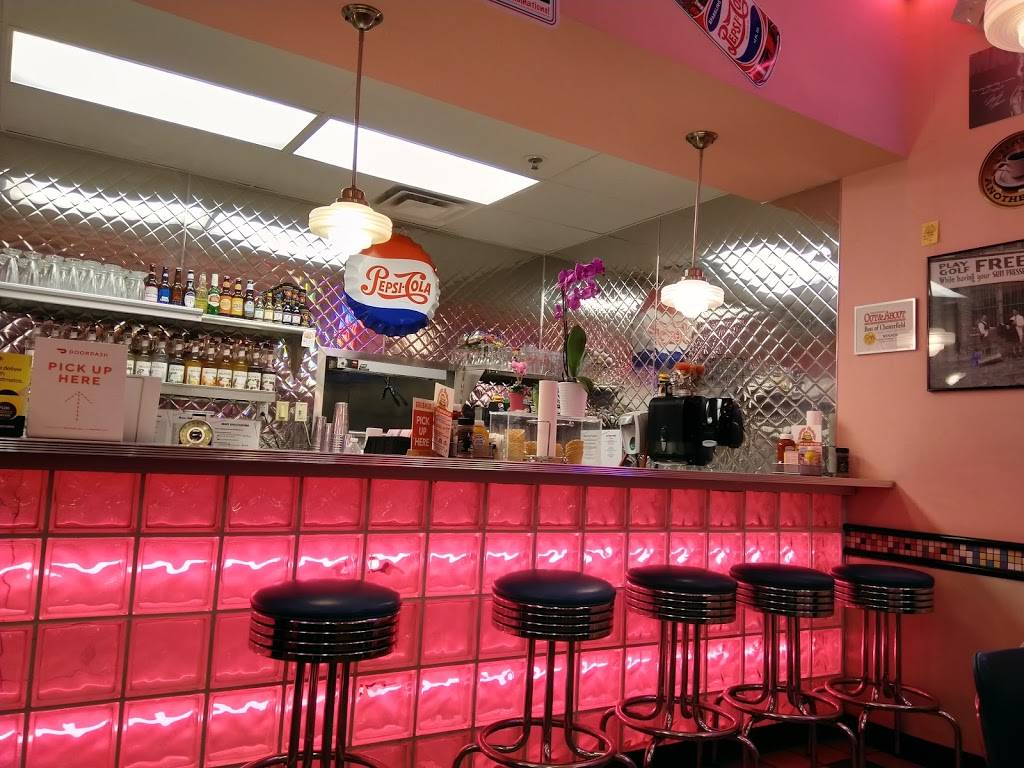 Cheeburger Cheeburger | restaurant | 13311 Manchester Rd, Des Peres, MO 63131, USA | 3148219900 OR +1 314-821-9900