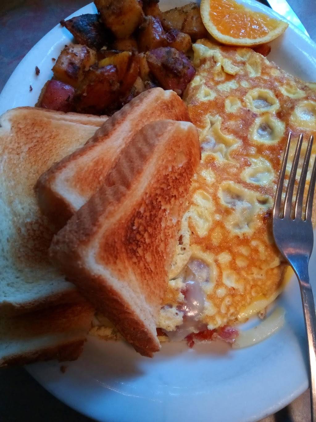 The Commons Lunch | restaurant | 48 Commons, Little Compton, RI 02837, USA | 4016354388 OR +1 401-635-4388