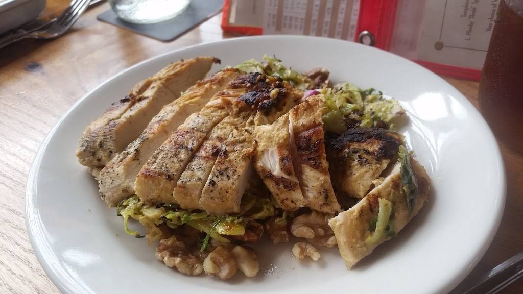 Fenton Fire Hall | restaurant | 201 S Leroy St, Fenton, MI 48430, USA | 8109360442 OR +1 810-936-0442