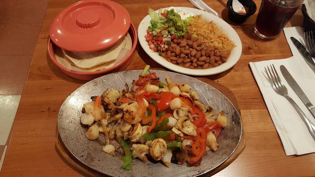 Los Tres Chiles | restaurant | 2765 Yulupa Ave, Santa Rosa, CA 95405, USA | 7073045724 OR +1 707-304-5724