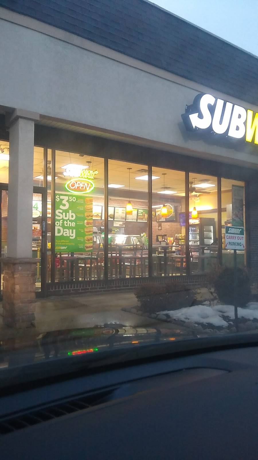 Subway Restaurants | restaurant | 708 E Higgins Rd, Schaumburg, IL 60173, USA | 8478850416 OR +1 847-885-0416