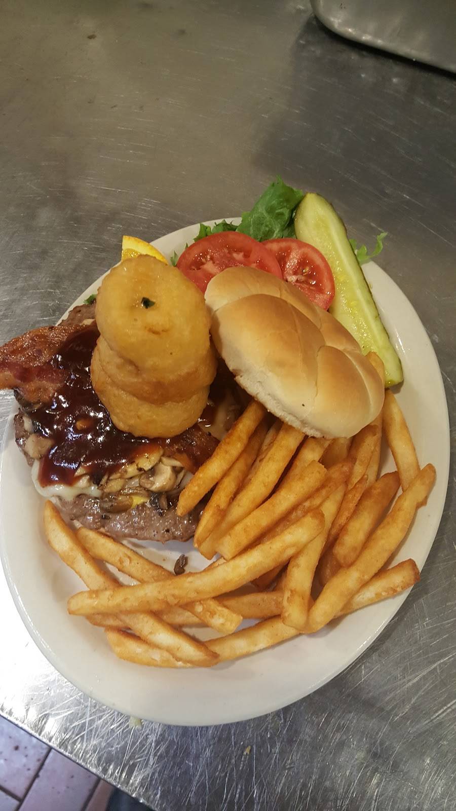 Mentor Family Restaurant | restaurant | 6888 Center St, Mentor, OH 44060, USA | 4402558810 OR +1 440-255-8810