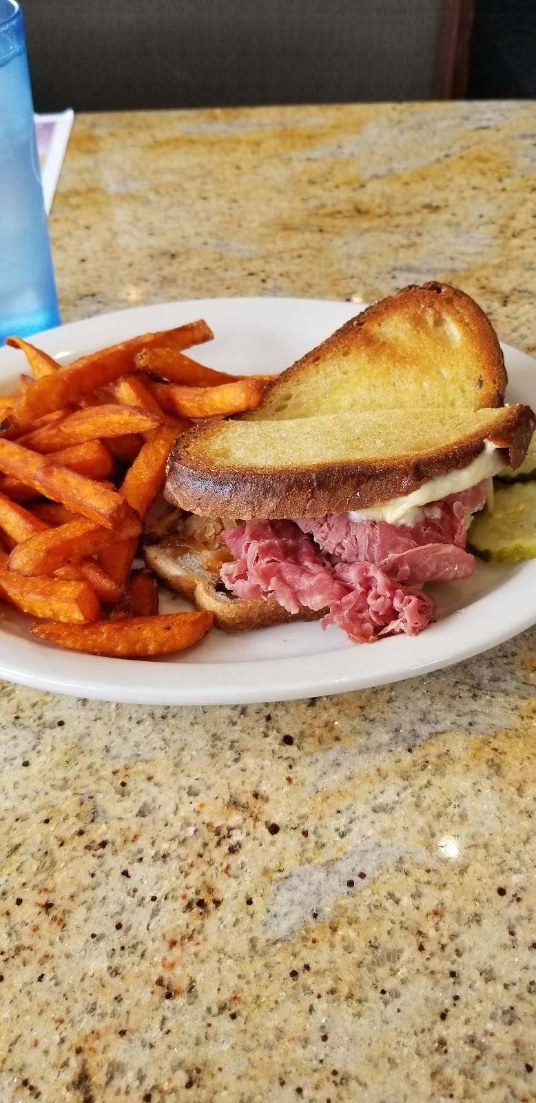 Rams Horn | restaurant | 6356 Greenfield Rd, Dearborn, MI 48126, USA | 3139456600 OR +1 313-945-6600