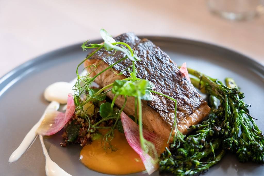 The Pine Room | restaurant | 6325 River Rd, Harrods Creek, KY 40027, USA | 5025284422 OR +1 502-528-4422