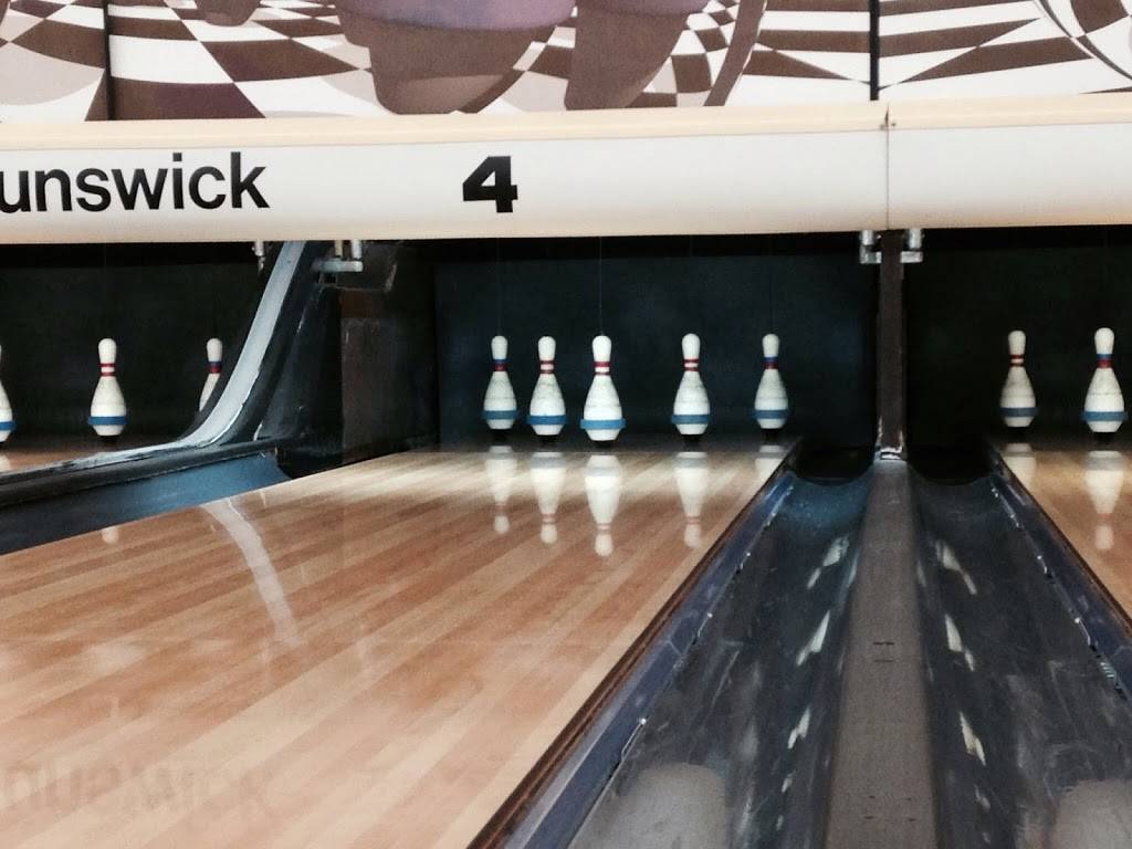 Elmira Bowl | restaurant | 15 First St E, Elmira, ON N3B 2E6, Canada | 5196692833 OR +1 519-669-2833